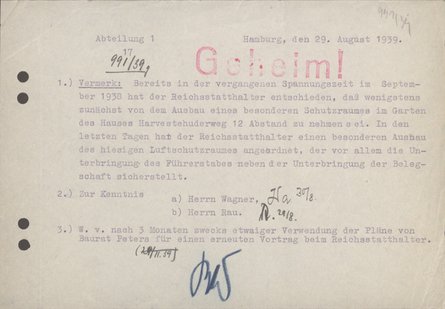 Planungsvermerk zum Bau des Bunkers von 1939 maschinenbeschriebener Zettel mit verschiedenen Unterschriften