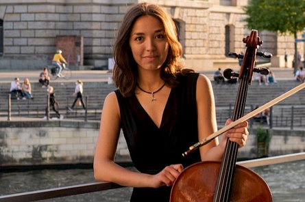 Porträt der Cellistin Clara Eglhuber