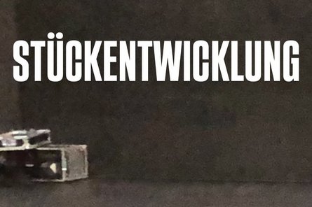 Bild mit weißen Schriftzug