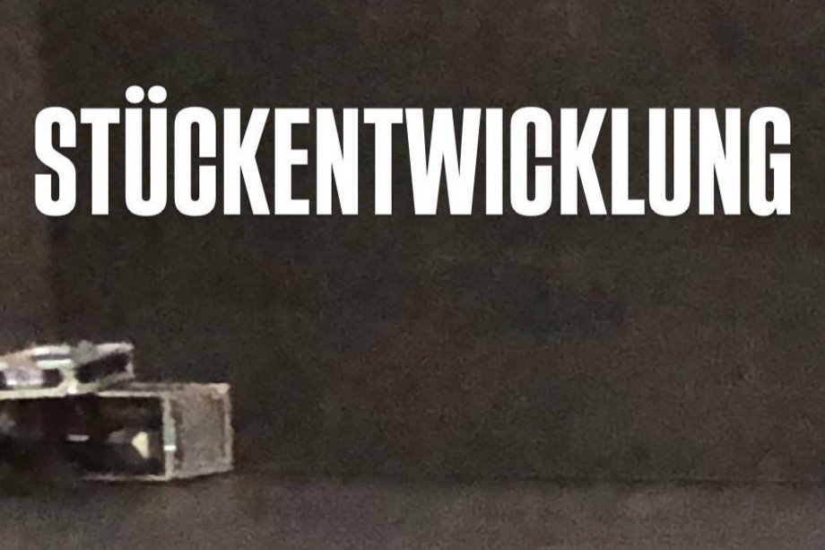 Studienprojekt II Bild mit weißen Schriftzug