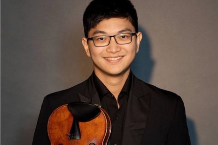 Sheng-Fang Chiu Porträt des Violinstudenten und HfMT-Alumnus