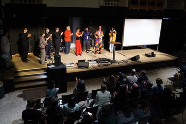 Bühnenbild mit Science-Slam-PerformerInnen