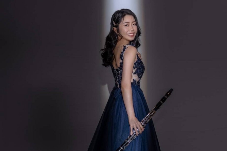 Portrait of a person with a clarinet