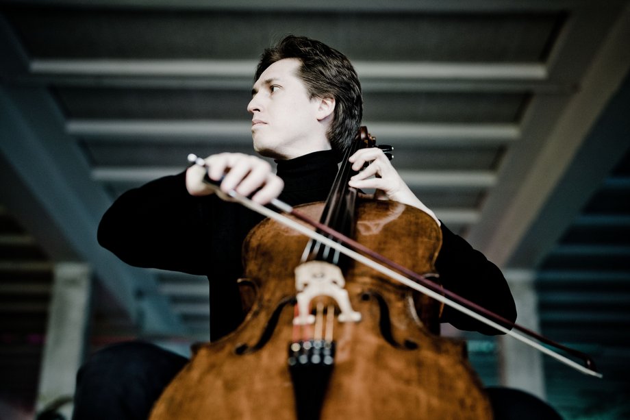 Alexey Stadler Portrait of a person with a violoncello