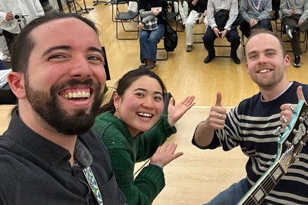 Trio Peace Aufnahme mit den drei Jazz-Musiker:innen des Trio Peace