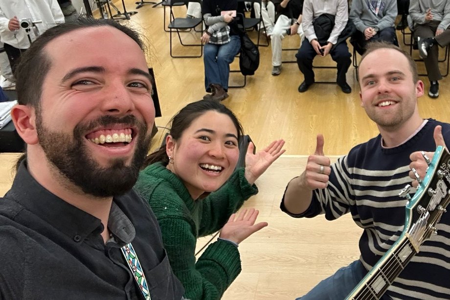 Trio Peace Aufnahme mit den drei Jazz-Musiker:innen des Trio Peace