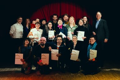 Cultural Leadership 2026 Gruppenfoto mit den Stipendiat:innen