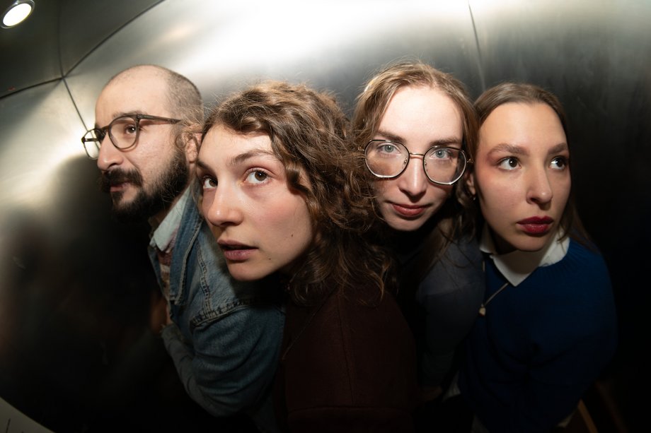 2025-11-21 MTP2 Vier Personen