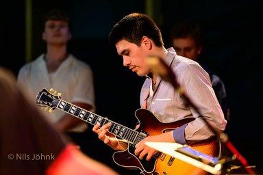 Künstlerporträt im Seitenprofil