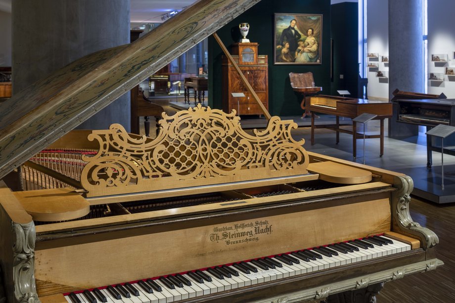ein historisches Klavier aus der Sammlung Musikinstrumente des MKG